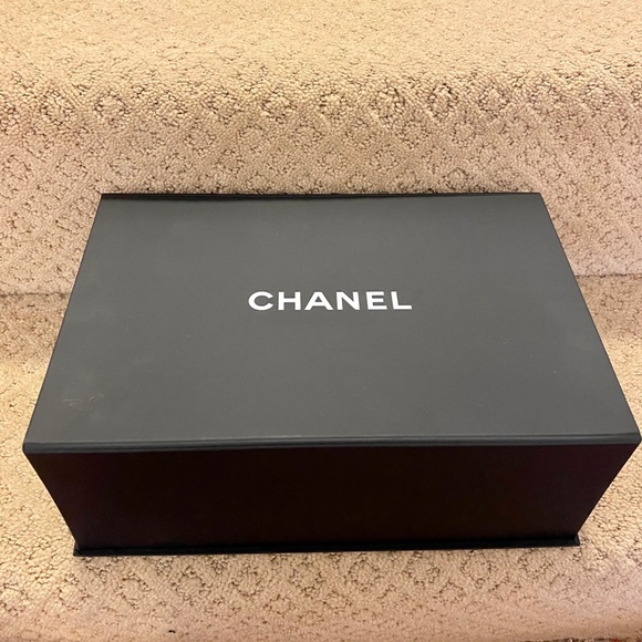 Authentic Chanel in the loop mini flap bag SP2020 - Picture 10 of 10